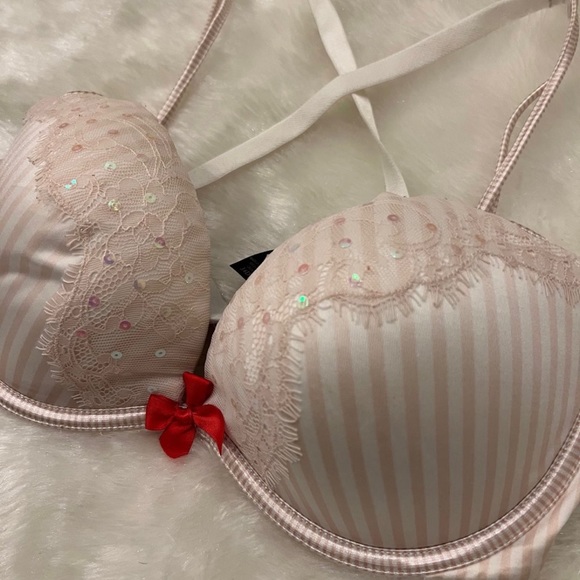 Victoria’s Secret Bra - Picture 2 of 4